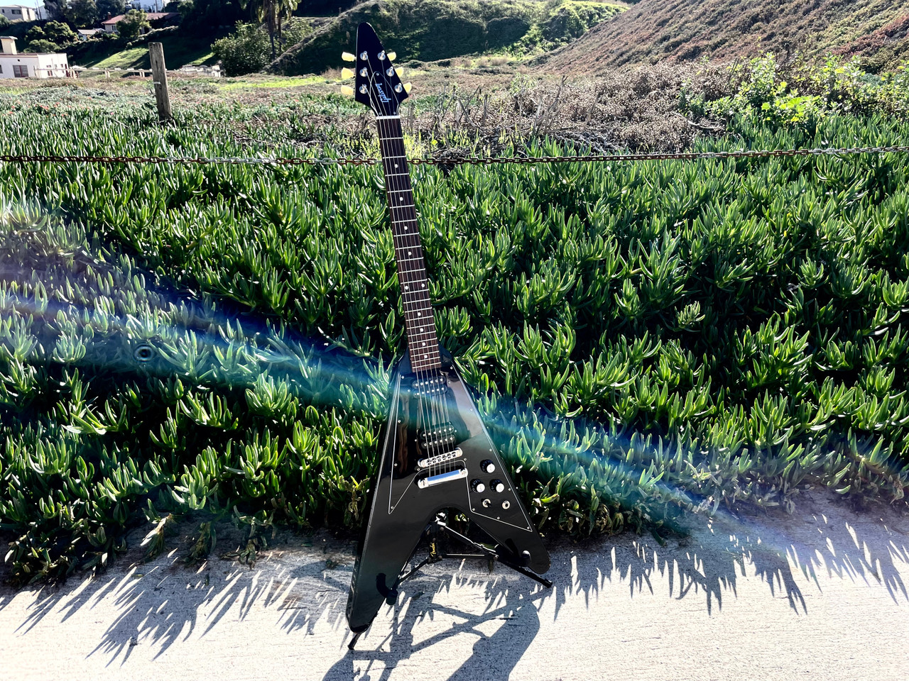 Gibson Flying V ’67 Reissue BLACK ON BLACK SOLD